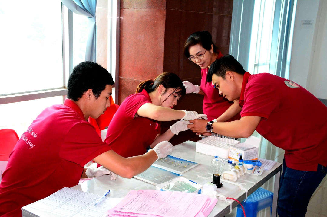 Một số hình ảnh về hoạt động tình nguyện hiến máu ở Binh đoàn 15 (4)