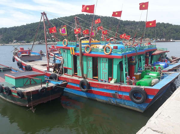 Việc nhiều tàu cá neo đậu trái phép khiến Cảng Cửa Lò thiệt hại lớn về kinh tế, mất an toàn hàng hải