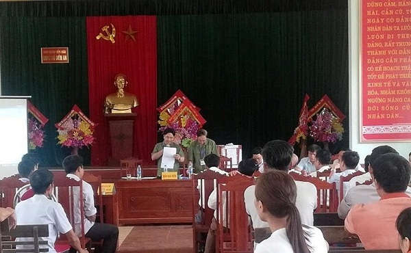 Khung cảnh trật tự tại phiên đấu giá đất theo hình thức bỏ phiếu kín gián tiếp mới đây tại xã Diễn An (huyện Diễn Châu)