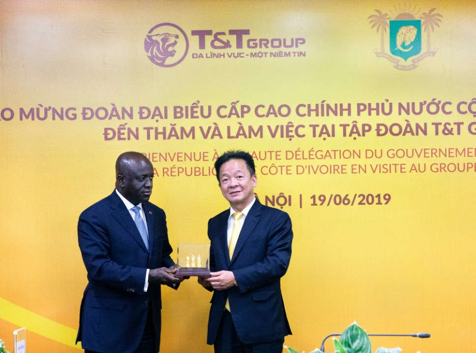 Chu tich HDQT tiep Bo truong Ngoai giao