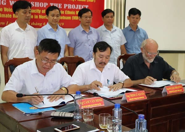 Lễ Ký kết thỏa thuận hợp tác giữa 3 bên (Hội Nông dân tỉnh Sơn La, ADDA, PanNature) về việc triển khai dự án