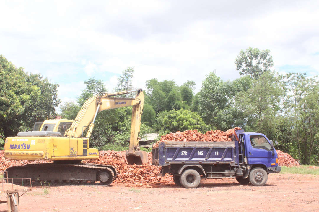 Nhu cầu sử dụng gạch đỏ trong xây dựng của người dân vẫn còn rất lớn.