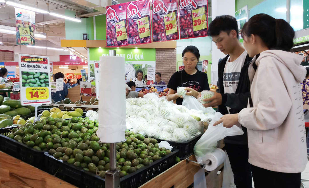 Túi ni lông tự phân hủy cũng được siêu thị Big C Huế triển khai