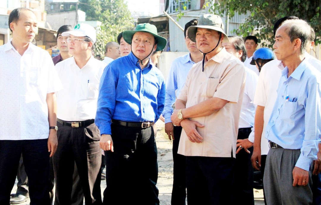 2 Bộ trưởng Bộ TN&MT Trần Hồng Hà khảo sát tình hình sạt lở tại ấp Mỹ Hội, xã Mỹ Hội Đông, huyện Chợ Mới, tỉnh An Giang