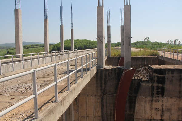 Xuống cấp do phơi mưa, phơi nắng nhiều năm