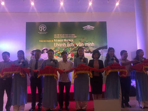 Độc đáo triển lãm 'Vì một Hà Nội thanh lịch văn minh'
