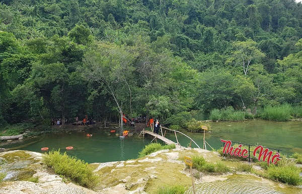 Chưa có quyết định thuê đất Công ty TNHH Thương mại dịch vụ Đất Xanh đã tổ chức cho khác du lịch tại Khu du lịch sinh thái Thác Mơ