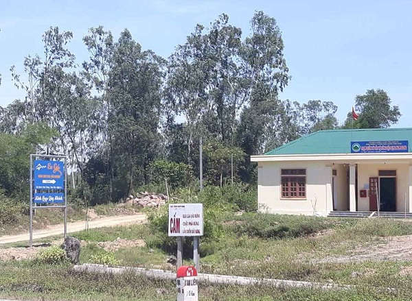 Bảng quảng cáo khu sinh thái đặt cạnh QL46