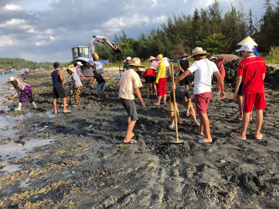 Hành động dọn rác của người dân chính là hoạt động cộng hưởng của chiến dịch “Tử tế với Sa Cần”