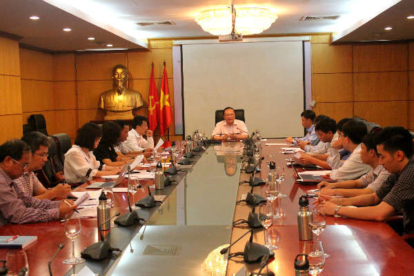 thứ trưởng chủ trì