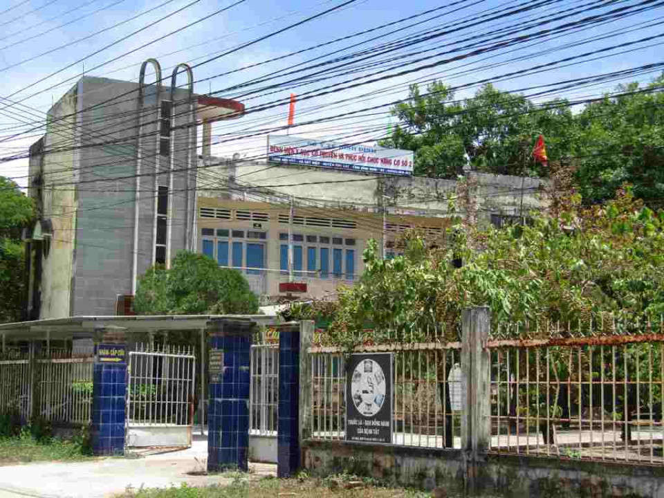 Lợi dụng vị thế gần suối khoáng Hội Vân, hàng chục năm qua, Bệnh viện Y học cổ truyền và Phục hồi chức năng cơ sở 2 sử dụng nguồn nước khoáng nóng thiên nhiên để chữa bệnh và làm dịch vụ tắm khoáng nóng trong khi chưa có giấy phép khai thác khoảng sản