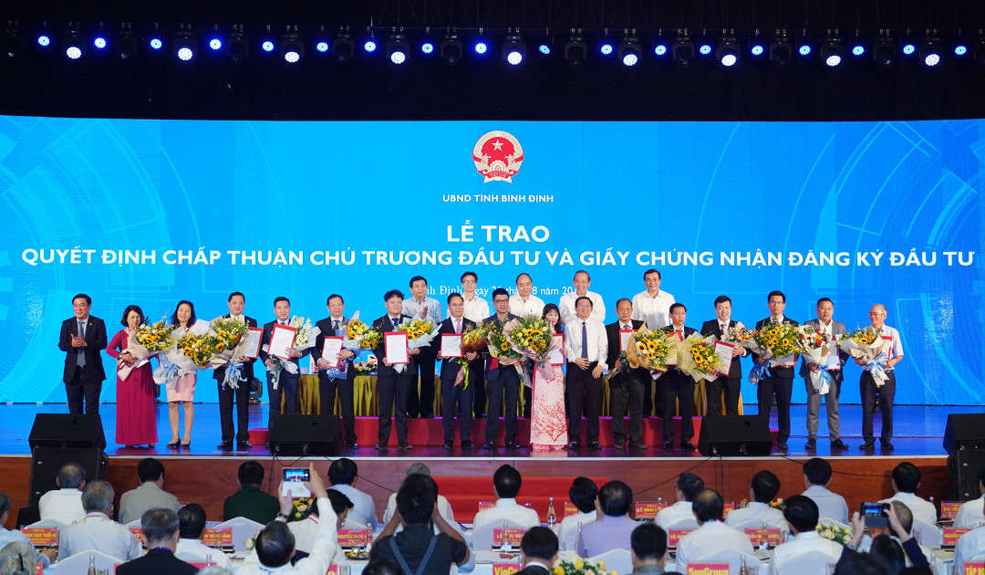 Thu tuong chung kien Le trao quyet dinh chap thuan chu truogn dau tu