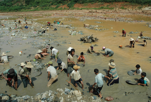 Khai thác khoáng sản bừa bãi lại làm tăng tỷ lệ nghèo đói ở nhiều địa phương