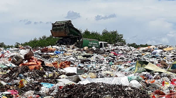 Mới hoạt động được 5 năm nhưng bãi rác Nghĩa Hòa đã bị ô nhiễm