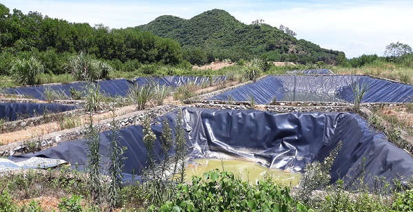 Các hố chứa nước rỉ rác gần như không có tác dụng, một số hố có dấu hiệu hư hỏng
