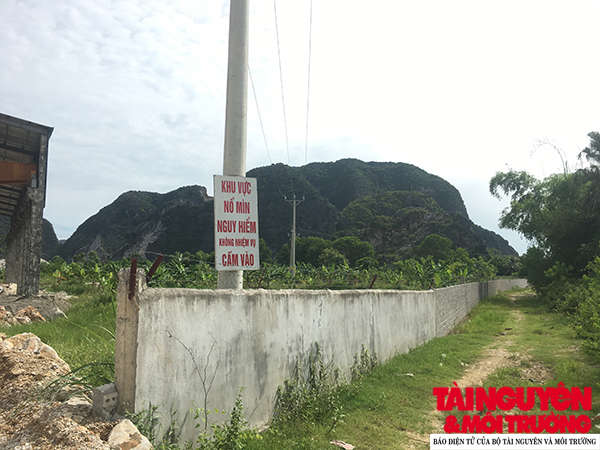 Khi chưa được UBND tỉnh cho thuê đất, doanh nghiệp đã xây dựng tường rào kiên cố bao quanh khu đất rộng hàng nghìn m² nhằm giữ đất “làm của riêng”.
