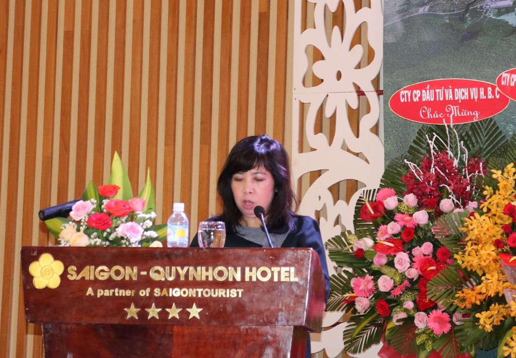 Bà Trần Thị Hằng - Vụ trưởng Vụ Quy hoạch Kiến trúc (Bộ Xây dựng) công bố Quyết định số 514 ngày 8/5/2019 của Thủ tướng Chính phủ phê duyệt điều chỉnh tổng thể quy hoạch chung xây dựng Khu Kinh tế Nhơn Hội, tỉnh Bình Định đến năm 2040