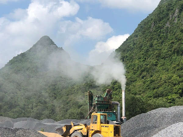 Chưa hoàn thành thủ tục trạm trộn bê tông nhựa của Công ty TNHH Thục Linh vẫn ngang nhiên hoạt động