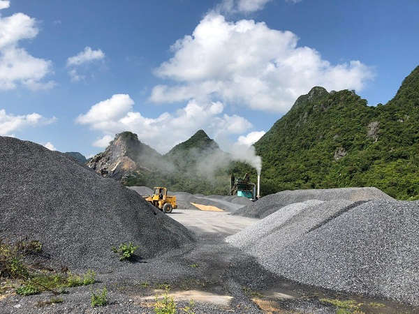 Người dân lo ngại việc hoạt động trạm bê tông nhựa gây ô nhiễm môi trường
