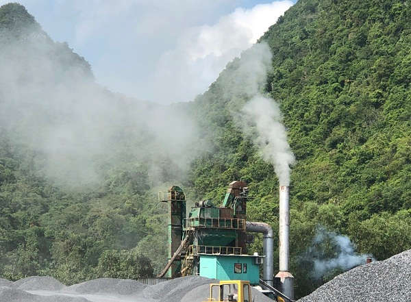 Trạm trộn bê tông nhựa hoạt động bất châp “lệnh cấm”