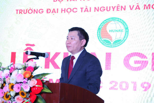Hiệu trưởng Trường Đại học Tài nguyên và Môi trường Hà Nội Hoàng Anh Huy phát biểu
