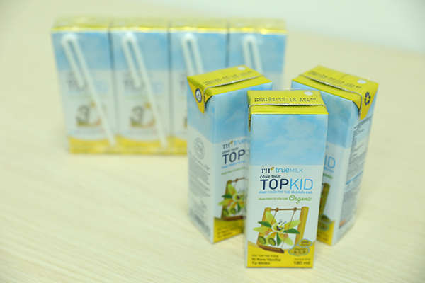 Tập đoàn TH đi tiên phong trong việc sử dụng ống hút nhựa sinh học thân thiện với môi trường.