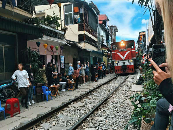 vi phạm đường sắt
