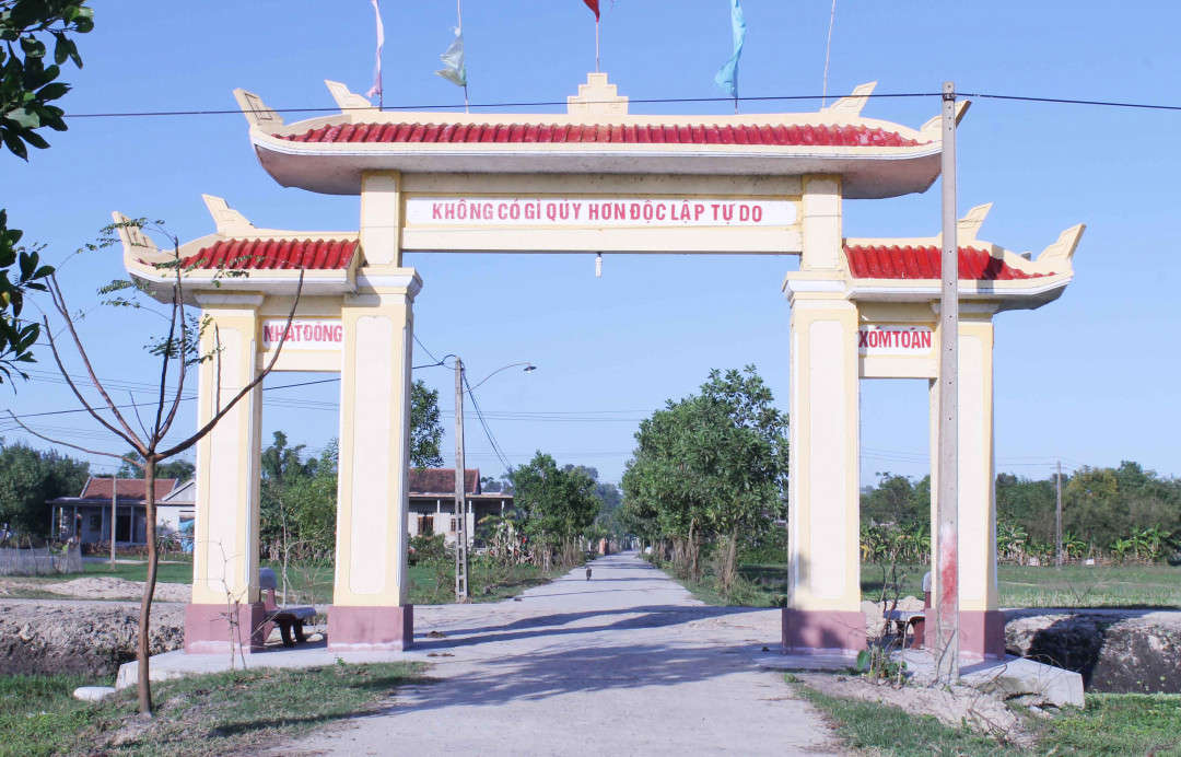 Đời sống người dân ở vùng nông thôn Thừa Thiên Huế đang khởi sắc, khi nhiều công trình được xây dựng khang trang...