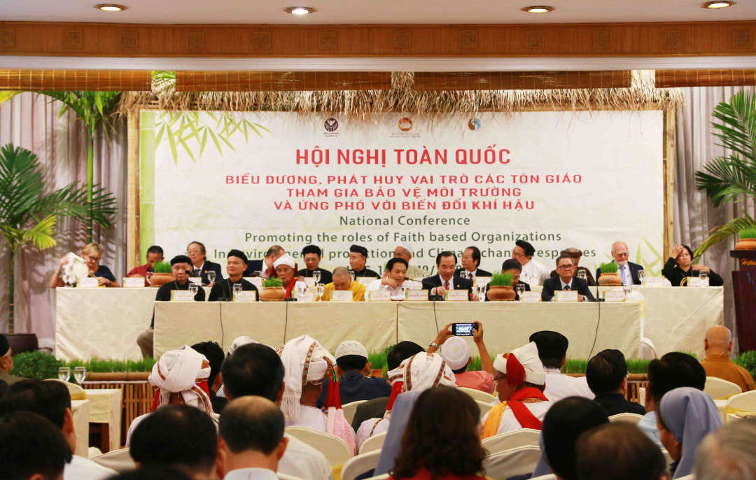 Các đại biểu điều hành phiên bế mạc