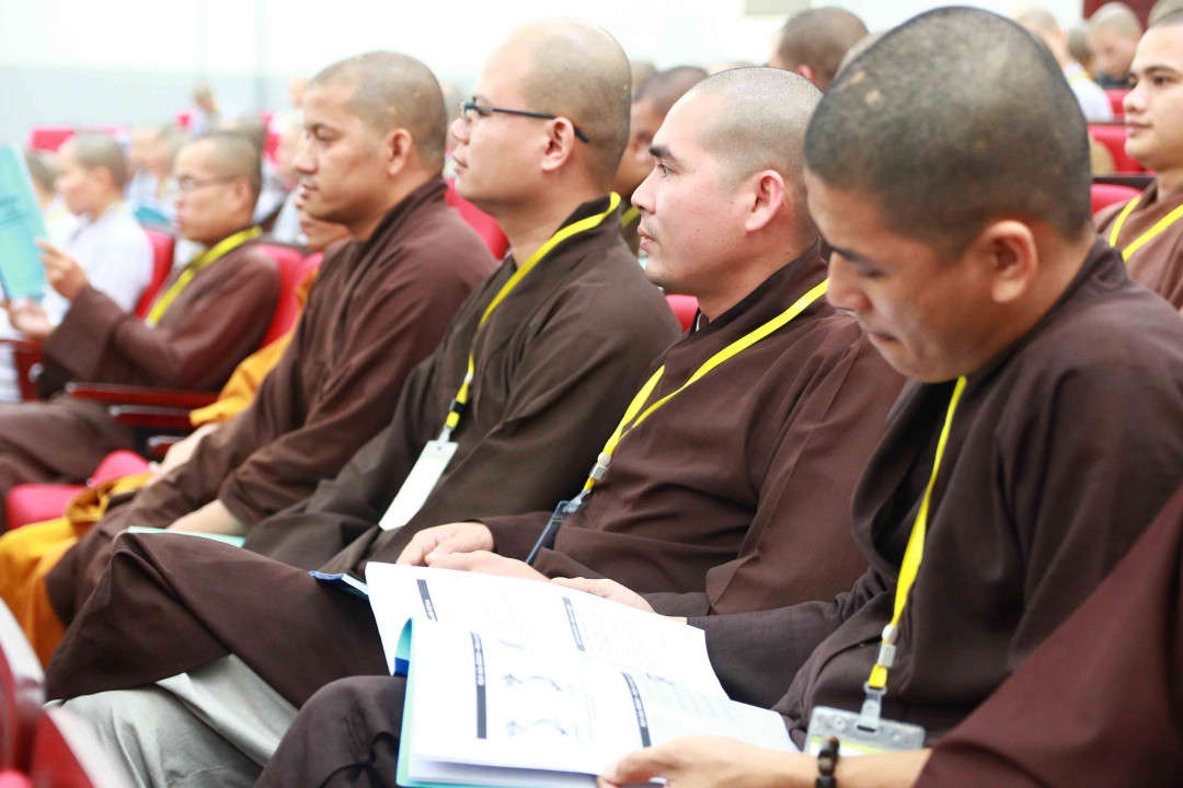 Các tăng ni sinh đã được phổ biến các kiến thức về bảo vệ môi trường và ứng phó với BĐKH