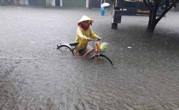 Trời mưa lớn kéo dài đã 2 ngày nay đã làm nhiều nơi bị ngập