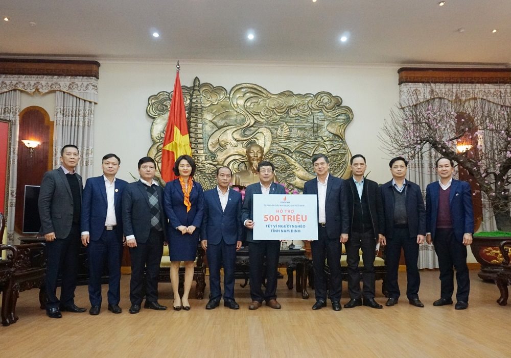 petrovietnam-trao-600-trieu-dong-ung-ho-chuong-trinh-tet-vi-nguoi-ngheo-cua-tinh-nam-dinh_2.jpg