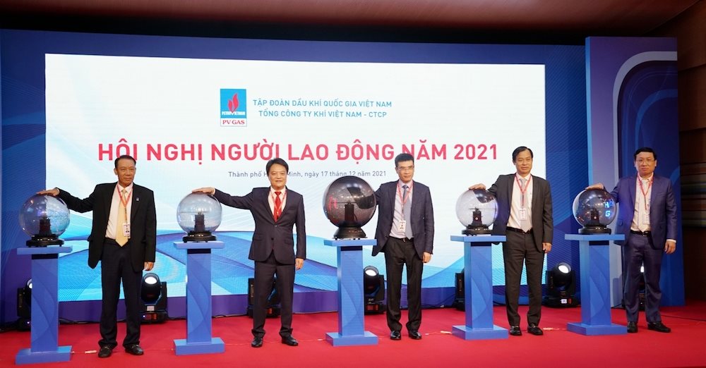 dang-bo-pv-gas-cung-cac-to-chuc-doan-the-cam-ket-hoan-thanh-nhiem-vu-sxkd-nam-2022.jpg