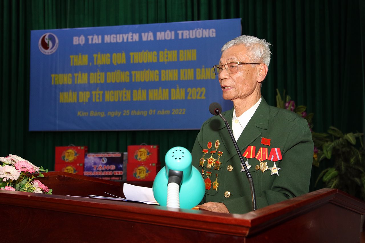 small_bt-tham-va-tang-qua-thuong-binh_5.jpg