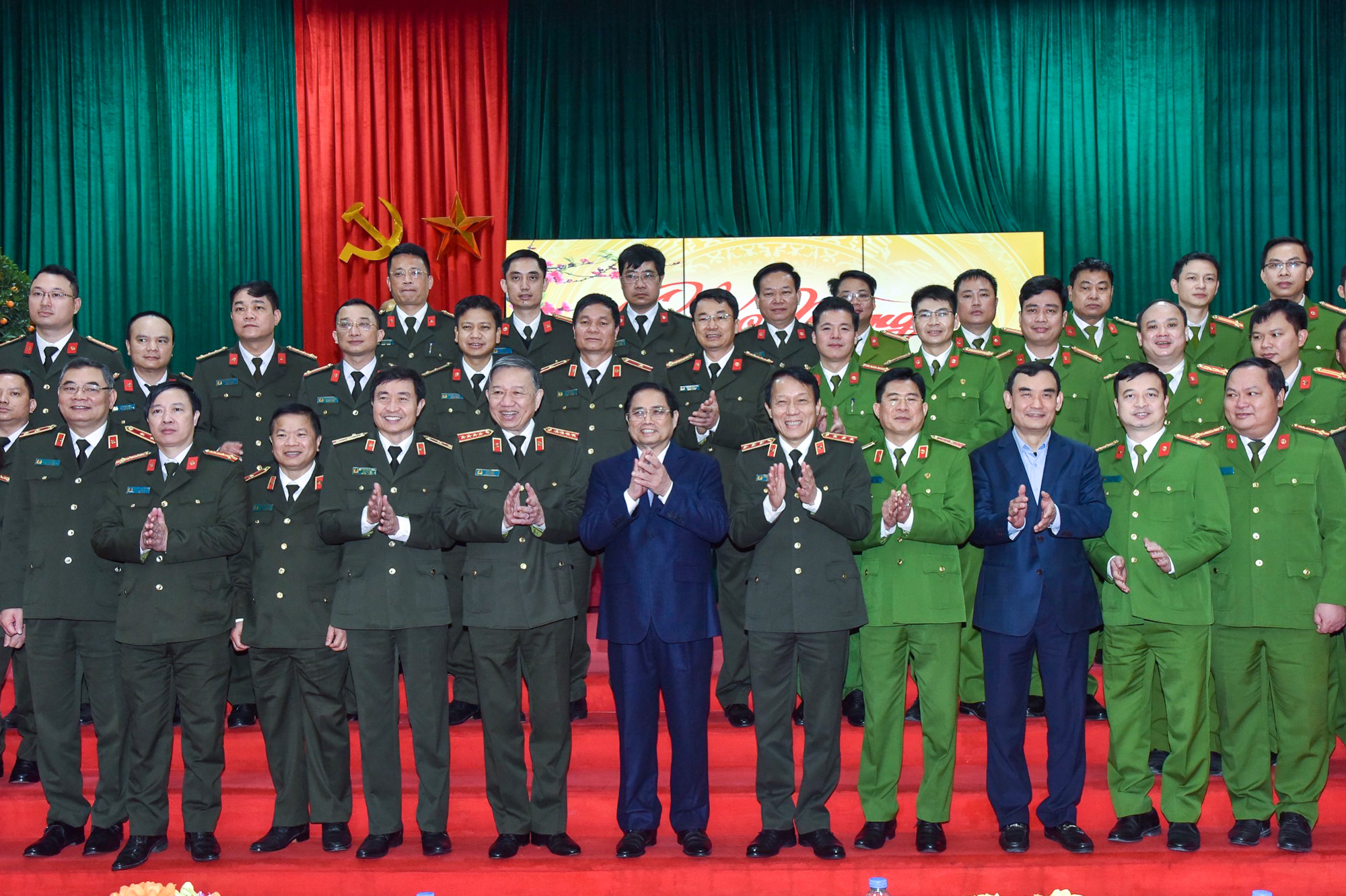 Luôn giữ thế chủ động trong phòng chống tội phạm và giúp đỡ nhân dân - Ảnh 5. Luôn giữ thế chủ động trong phòng chống tội phạm và giúp đỡ nhân dân - Ảnh 5.