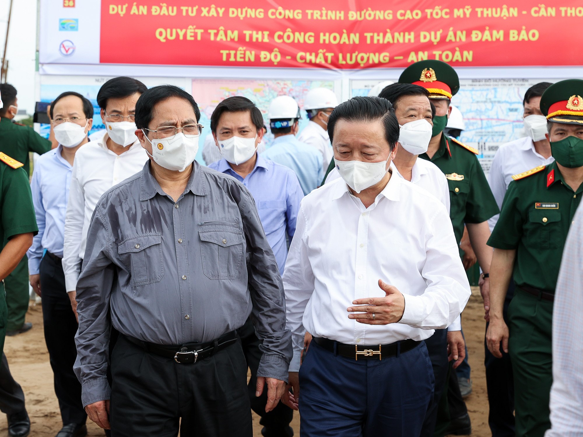 Thủ tướng kiểm tra, đôn đốc các dự án giao thông trọng điểm tại Đồng bằng sông Cửu Long - Ảnh 1. Thủ tướng kiểm tra, đôn đốc các dự án giao thông trọng điểm tại Đồng bằng sông Cửu Long - Ảnh 1.
