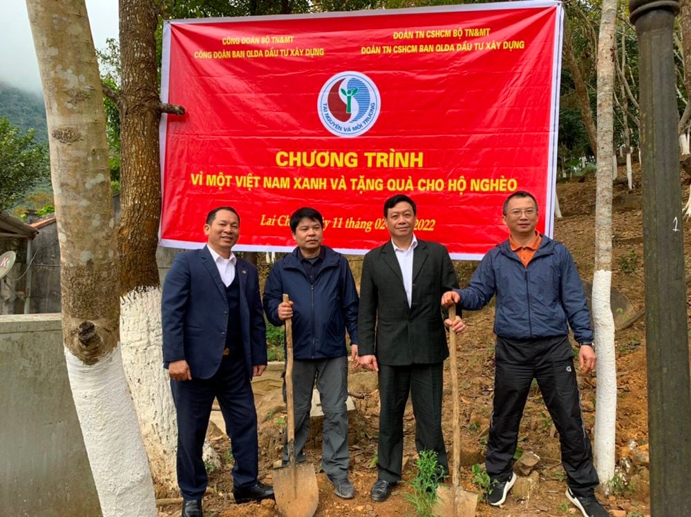 anh-1-trong-cay-huong-ung-chuong-trinh-1-ty-cay-xanh-cua-chinh-phu..jpg