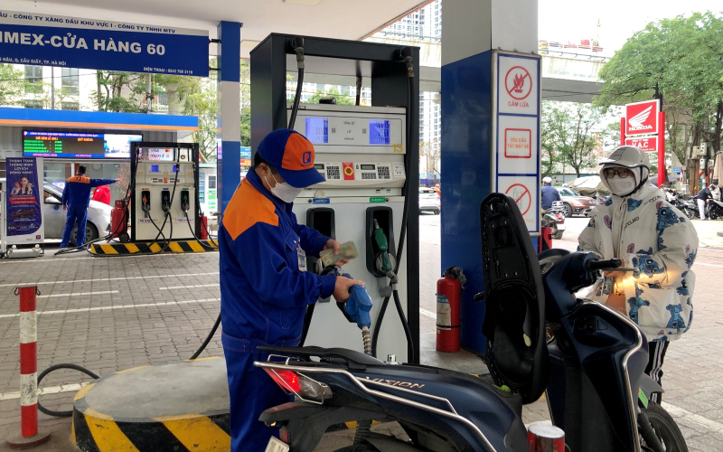 Thủ tướng yêu cầu bảo đảm cung ứng xăng dầu cho thị trường trong nước - Ảnh 1.