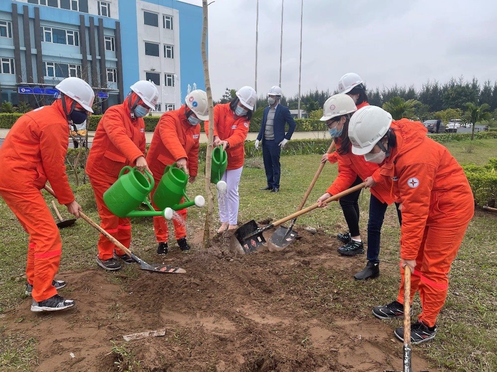 cbcnv-cong-ty-nhiet-dien-thai-binh-huong-ung-phong-trao-tet-trong-cay-nam-2022.jpg