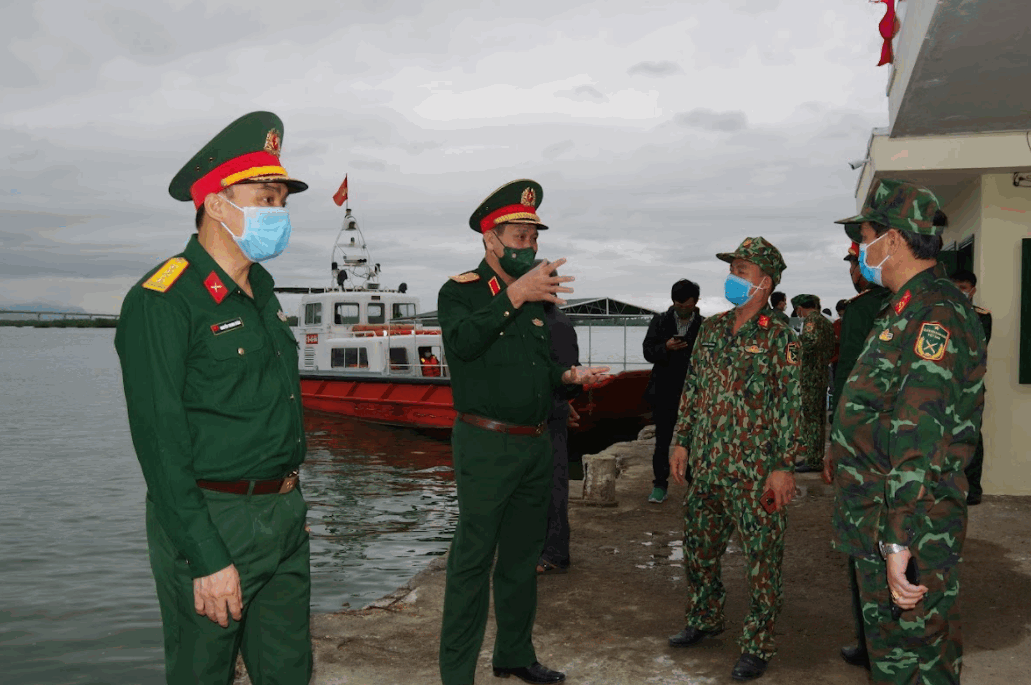 Huy động mọi phương tiện, nhân lực để tìm kiếm, cứu người bị nạn do lật ca nô tại Quảng Nam - Ảnh 1. Huy động mọi phương tiện, nhân lực để tìm kiếm, cứu người bị nạn do lật ca nô tại Quảng Nam - Ảnh 1.