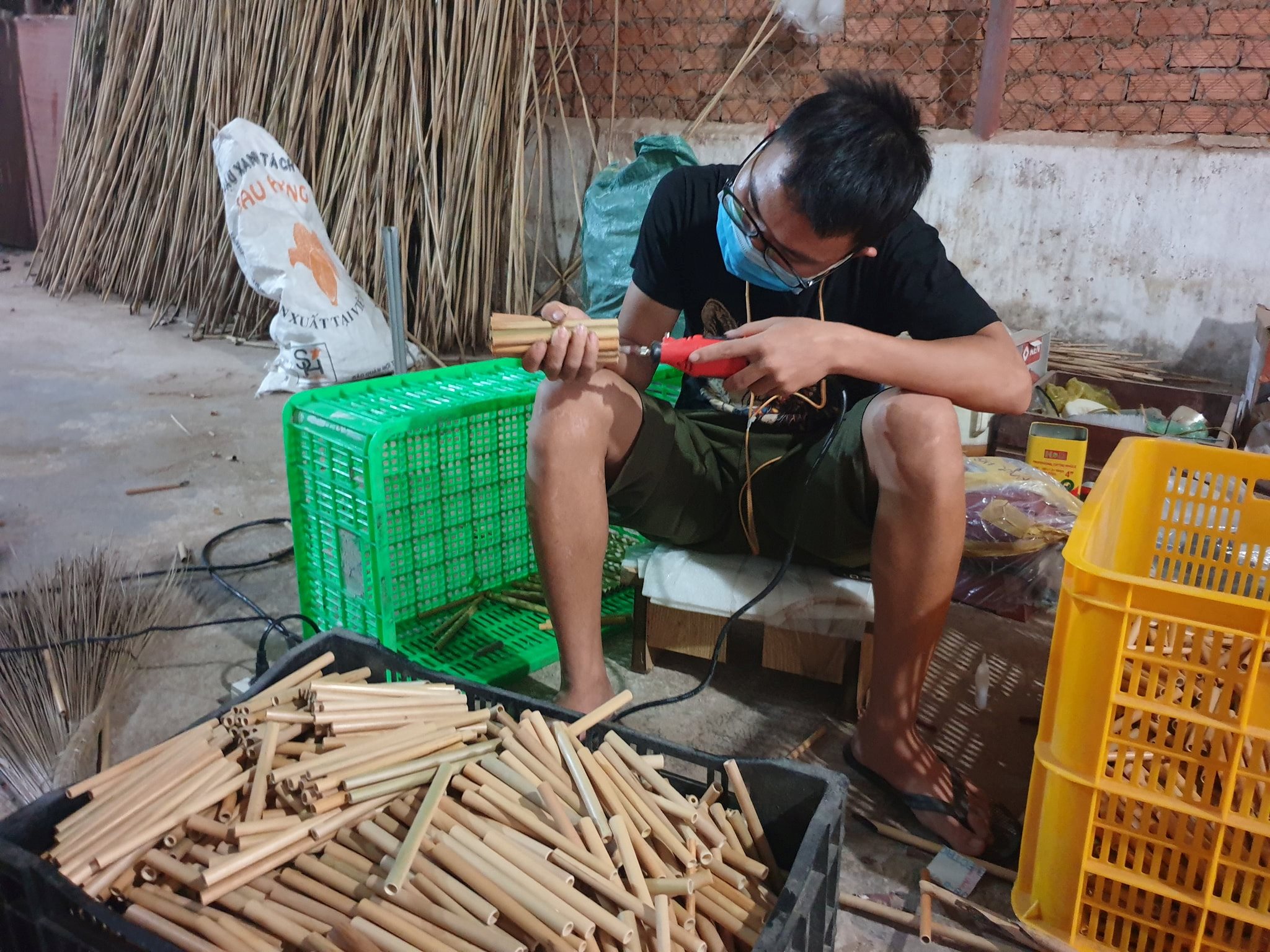 ngoc-ha.-ong-hut-tre-2-.jpg