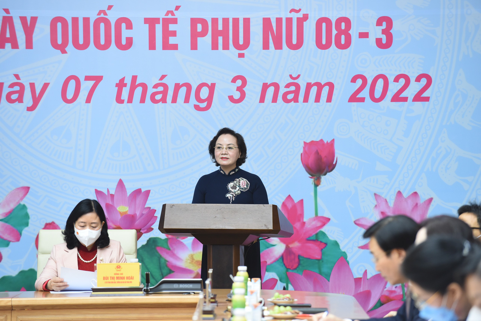 Rà soát ngay việc hỗ trợ phụ nữ và trẻ em gặp khó khăn; khẩn trương xây dựng đề án đào tạo cán bộ nữ - Ảnh 2. Rà soát ngay việc hỗ trợ phụ nữ và trẻ em gặp khó khăn; khẩn trương xây dựng đề án đào tạo cán bộ nữ - Ảnh 2.