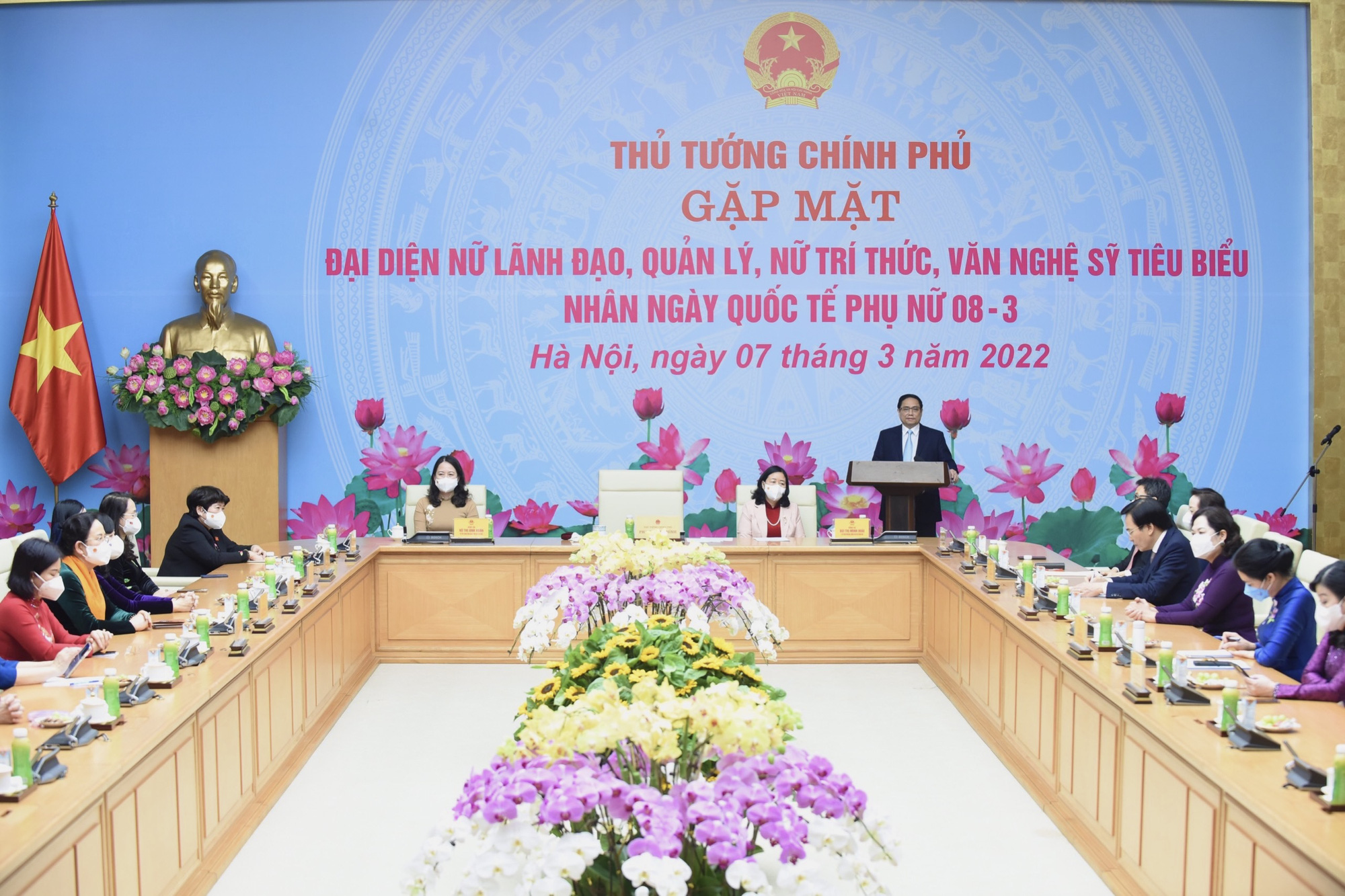 Rà soát ngay việc hỗ trợ phụ nữ và trẻ em gặp khó khăn; khẩn trương xây dựng đề án đào tạo cán bộ nữ - Ảnh 3. Rà soát ngay việc hỗ trợ phụ nữ và trẻ em gặp khó khăn; khẩn trương xây dựng đề án đào tạo cán bộ nữ - Ảnh 3.