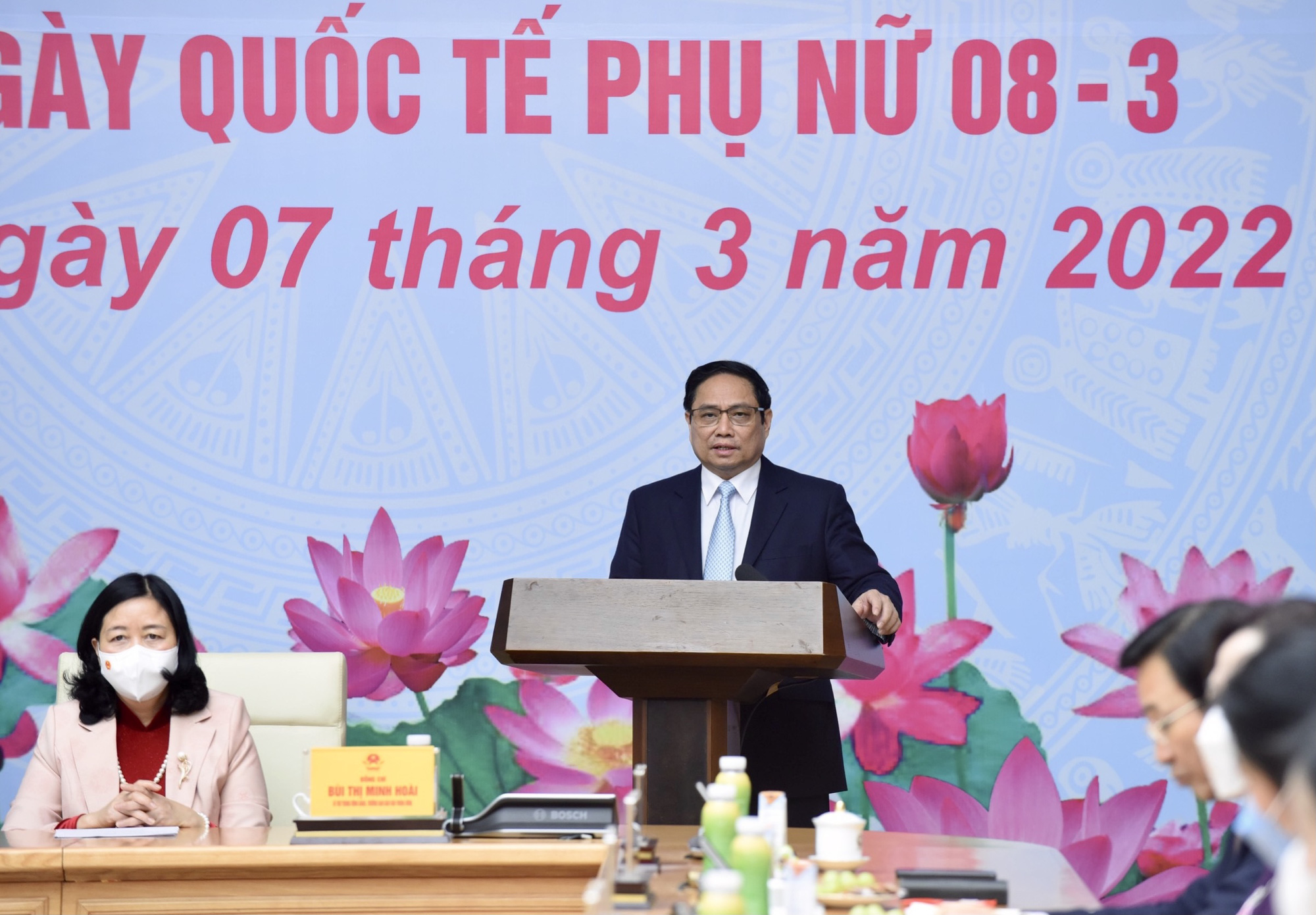 Rà soát ngay việc hỗ trợ phụ nữ và trẻ em gặp khó khăn; khẩn trương xây dựng đề án đào tạo cán bộ nữ - Ảnh 1. Rà soát ngay việc hỗ trợ phụ nữ và trẻ em gặp khó khăn; khẩn trương xây dựng đề án đào tạo cán bộ nữ - Ảnh 1.