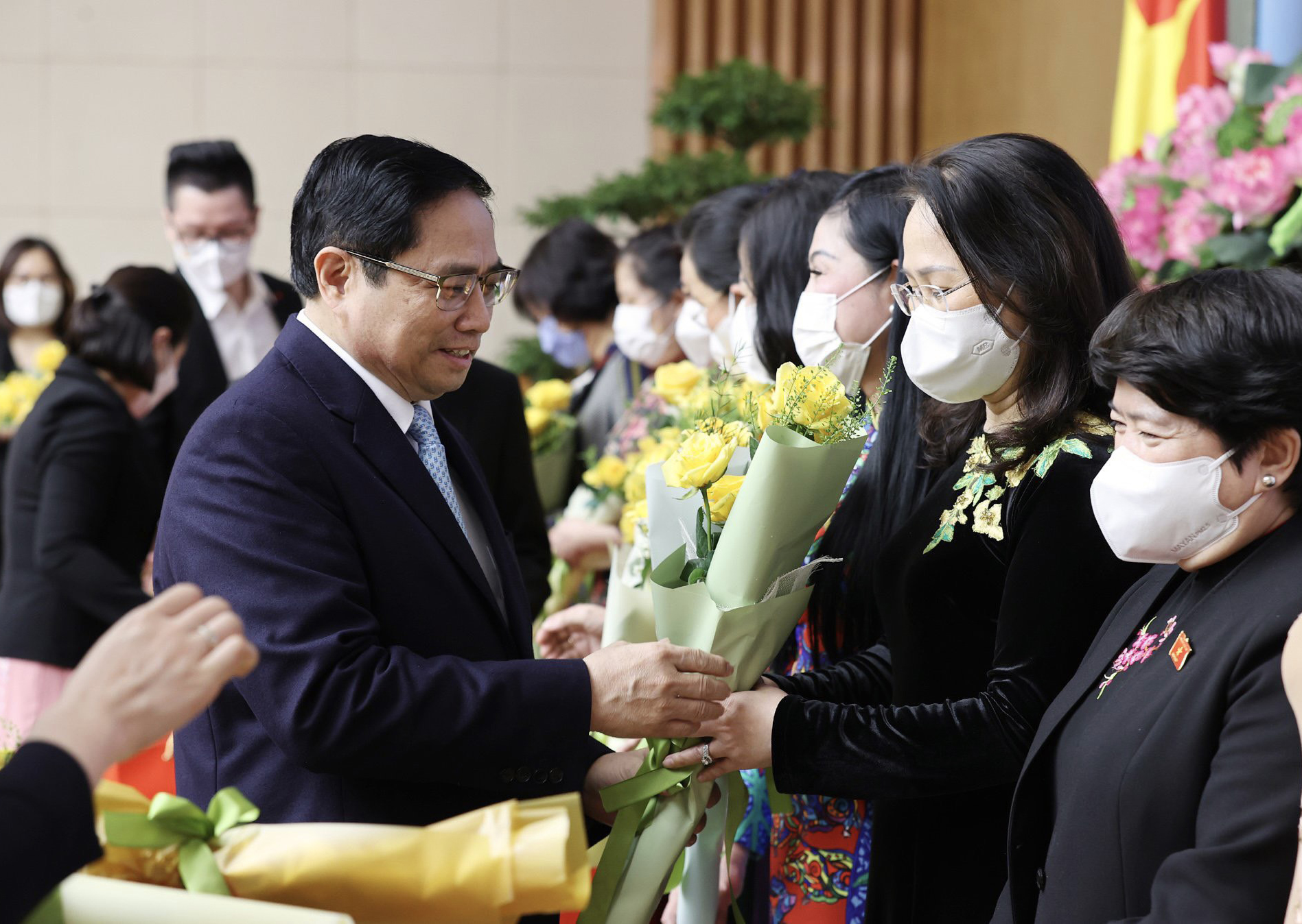 Rà soát ngay việc hỗ trợ phụ nữ và trẻ em gặp khó khăn; khẩn trương xây dựng đề án đào tạo cán bộ nữ - Ảnh 4. Rà soát ngay việc hỗ trợ phụ nữ và trẻ em gặp khó khăn; khẩn trương xây dựng đề án đào tạo cán bộ nữ - Ảnh 4.