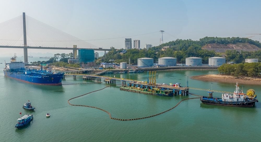 he-thong-phao-quay-dau-thuong-truc-tai-cau-tau-5.000-dwt-anh-cong-ty-xang-dau-b12-.jpg