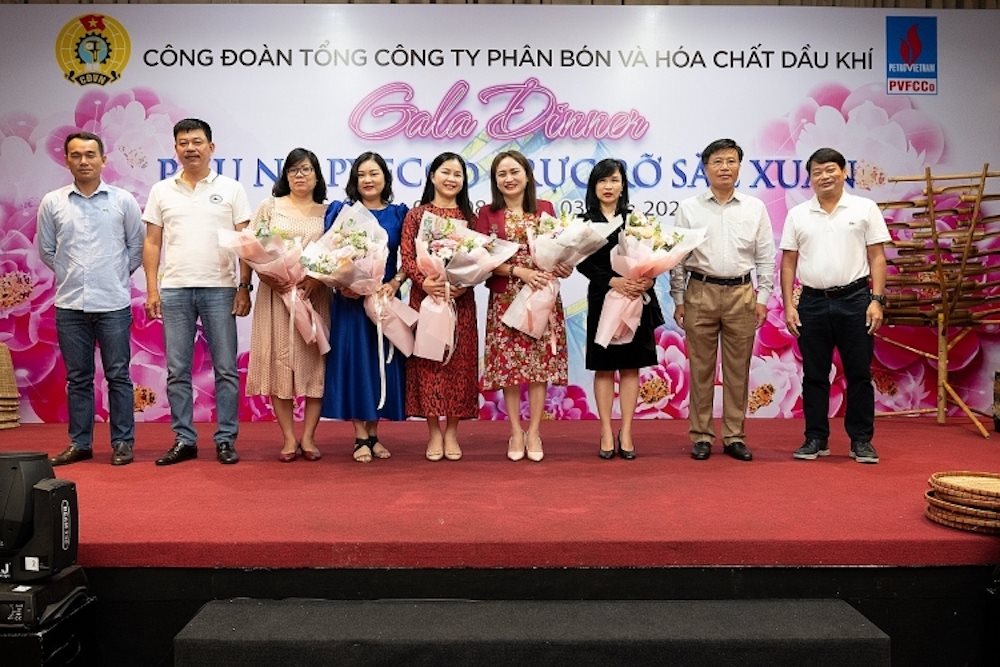 chuong-trinh-gala-dinner-phu-nu-pvfcco-ruc-ro-sac-xuan-.jpg