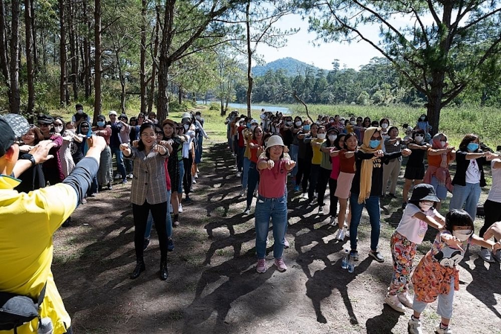 teambuilding-trong-khuon-kho-chuong-trinh-ngay-hoi-phu-nu-pvfcco-ruc-ro-sac-xuan-.jpg