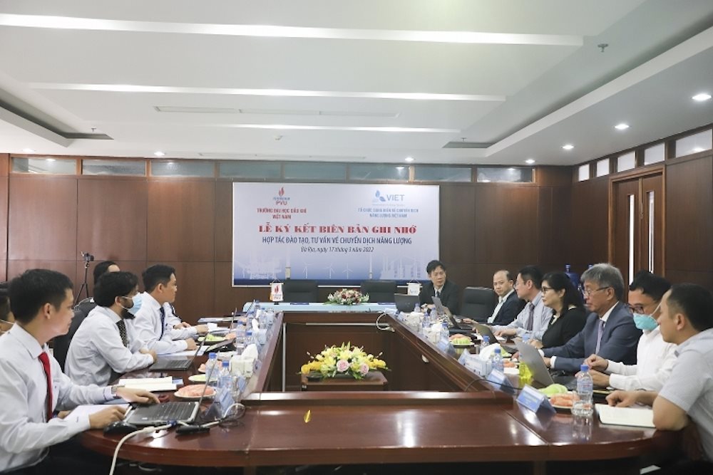 quang-canh-chung-cua-buoi-le.jpg