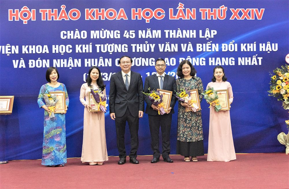 trao-ky-niem-chuong(1).jpg
